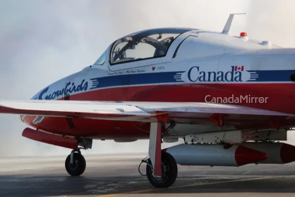 கனடாவில் விமான ஓடு பாதையில் திடீரென தீப்பற்றிக் கொண்ட விமானம்! | Canada British Columbia Snowbird Incident