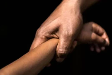 பெற்ற மகளுக்கு பாலியல் தொல்லை கொடுத்த கொடூர தந்தை: சென்னையில் அதிர்ச்சி