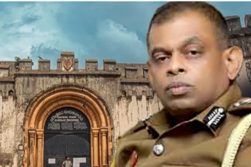 සාමාන්‍ය සිරකරුවන් මෙන් බන්ධනාගාරයේදී දේශබන්දු තෙන්නකොන්ට නිරුවත් කරල ද?