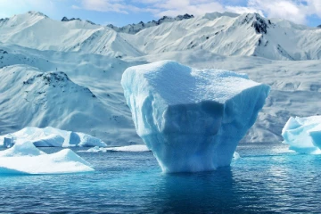 அண்டார்டிகாவில் இருந்து பிரிந்த உலகின் மிகப்பெரும் பனிப்பாறை