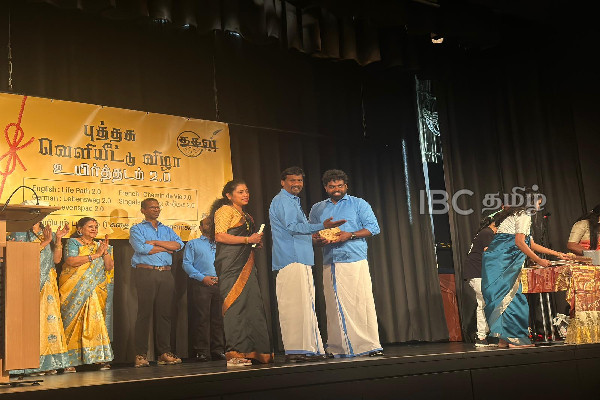தமிழ் இலக்கியப்பரப்பில் புது முயற்சி: 25 எழுத்தாளர்களின் கூட்டுக்கனவு நனவாகியது | Uyirttatam 20 20 Novel Released