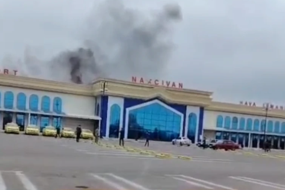 அஜர்பைஜான் விமான நிலையத்தை தாக்கிய ஈரானிய ஏவுகணைகள் | Iran Missiles Drones Fall Near Azerbaijan Airport