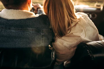 காதலர்களை மிரட்டி வசூல்வேட்டை; பொலிஸாருக்கு நேர்ந்த கதி!