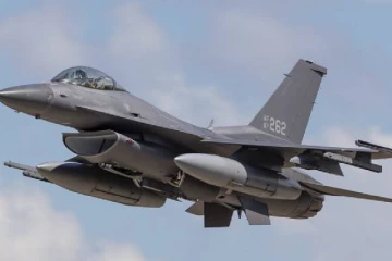 இந்திய ஏவுகணையால் வீழ்த்தப்பட்ட பாகிஸ்தானின் F-16 போர் விமானம்: அமெரிக்கா விளக்கம்