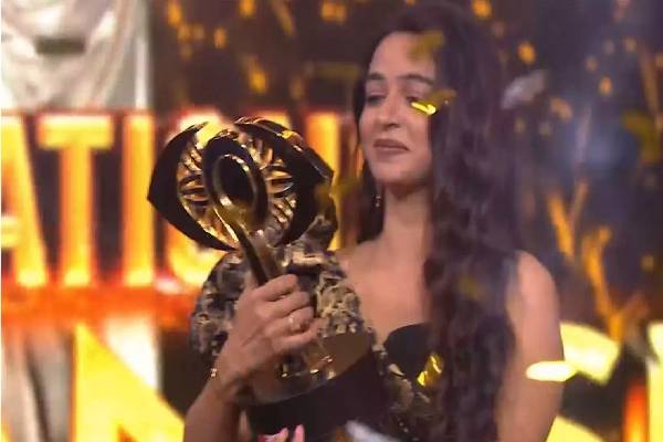 வீட்டுக்கு போனதும் 2 நாள் இதை தான் செய்தேன்! பிக்பாஸ் டைட்டில் வின்னர் திவ்யா Exclusive LIVE | Bigg Boss 9 Winner Divya Ganesh Exclusive Live வீட்டுக்கு போனதும் 2 நாள் இதை தான் செய்தேன்! பிக்பாஸ் டைட்டில் வின்னர் திவ்யா Exclusive LIVE | Bigg Boss 9 Winner Divya Ganesh Exclusive Live