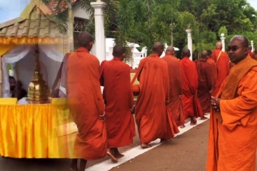 தமிழர் பகுதி நோக்கிப் படையெடுக்கும் பௌத்த பிக்குகள் (Video)