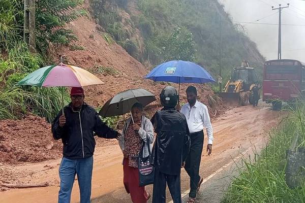 மழையுடன் போராடும் இலங்கை மக்கள்- மருத்துவர் கொடுத்த முக்கிய ஆலோசனை | How To Protect Ourselves In Case Of Flooding