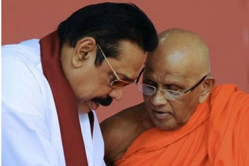 பிரதமரை பதவி விலகுமாறு அழுத்தம் கொடுப்பது யார்