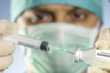 ஸ்ரீலங்காவில் முதலில் முப்படையினருக்கும் பொலிஸாருக்குமே!