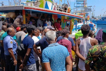 පොලිසියෙන් බේරෙන්න මුහුදට පැනපු මත් ද්‍රව්‍ය ජාවාරම්කාරයෙක්