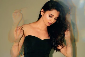 இளம் நடிகை ப்ரீத்தி அஸ்ராணியின் லேட்டஸ்ட் கிளாமர் போட்டோஷூட்..