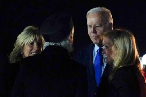 ராணியாரின் இறுதிச் சடங்கு... அமெரிக்க ஜனாதிபதி வருகை | Queen Funeral Joe Biden Lands