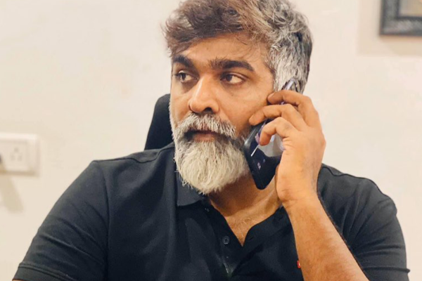 பாலிவுட் டாப் நடிகையுடன் நடிகர் விஜய் சேதுபதி ! படுவைரலான புகைப்படம்