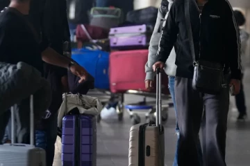 பல அமெரிக்கர்களின் முதலீட்டு பணத்தை மோசடி செய்த இருவர் நாடு கடத்தல்