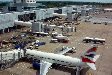 லண்டன் விமானத்தில் இளைஞரின் சடலம்: அதிகாரிகள் விடுத்த வேண்டுகோள்