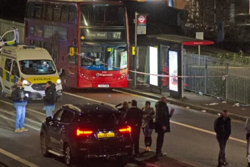 லண்டன் பேருந்தில் 14 வயதுச் சிறுவன் கொலை; இருவருக்கு ஆயுள் தண்டனை