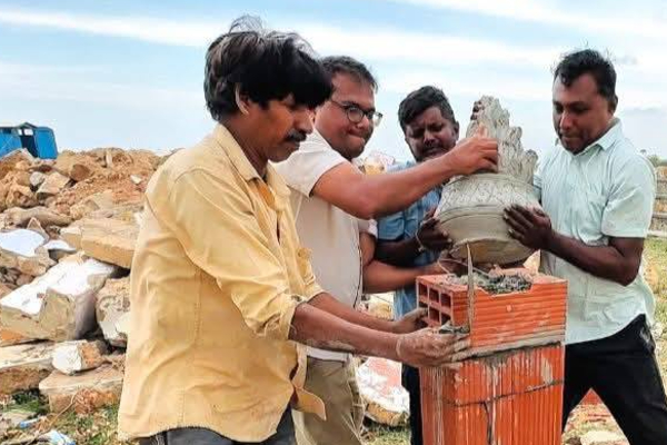 யாழில் விசமிகளால் உடைக்கப்பட்ட அணையா விளக்கு தூபி..! வலுக்கும் கண்டனம் | Chemmani Mass Graves Memorial Damaged In Jaffna