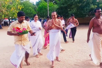 யாழ் நல்லூர் கந்தனை வழிபட்ட சபாநாயகர்!