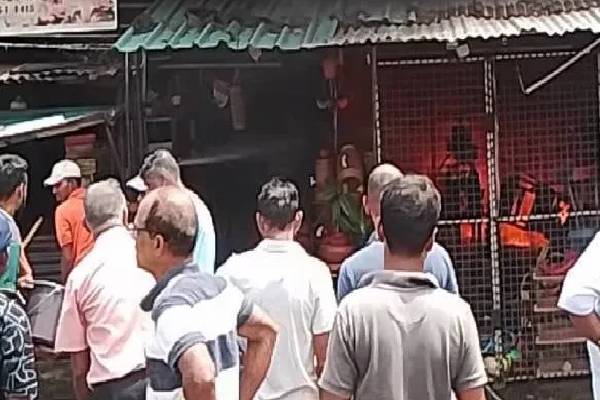 கொழும்பு வர்த்தக நிலையமொன்றில் தீ விபத்து | Fire Breaks Out At A Commercial Center In Colombo