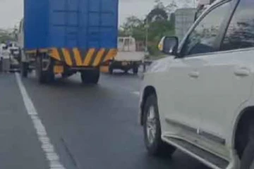 தெற்கு அதிவேக வீதியில் வாகனங்கள் ஒன்றுடன் ஒன்று மோதி விபத்து