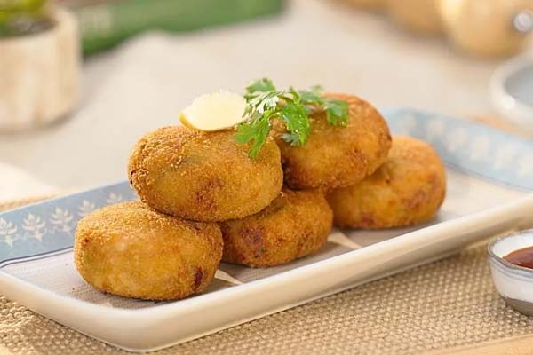 Chicken Paneer Cutlet: சிக்கன் பனீர் கட்லெட் இப்படி செய்து பாருங்க... வீட்டுல போட்டி போட்டு சாப்பிடுவாங்க | How To Make Chicken Paneer Cutlet