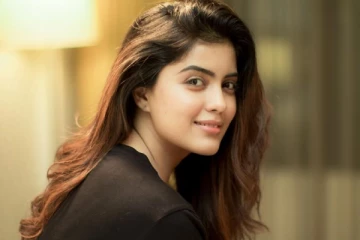 ட்ரான்ஸ்பரண்ட் உடையில் கிளாமர் காட்டும் அமிர்தா ஐயர்!! இதோ புகைப்படம்..