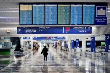 உருமாறிய கொரோனா அச்சுறுத்தல்... பன்னாட்டு விமான நிலையங்களை மூடிய நாடு