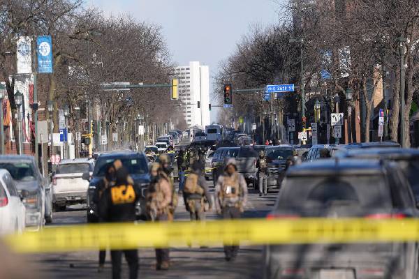 அமெரிக்காவில் பதற்றம் ; மினியாபோலிஸ் துப்பாக்கிச் சூட்டுக்குப் பின்னர் வீதிக்கிறங்கிய மக்கள் | Tensions America People Take Street After Shooting