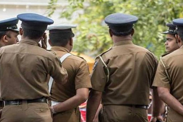 கத்தியால் தாக்கப்பட்ட பெண் பொலிஸ் | Policewoman Attacked With Knife