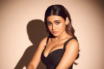 கிளாமர் உடையில் நடிகை ஷாலினி பாண்டே.. ஹாட் ஸ்டில்கள்