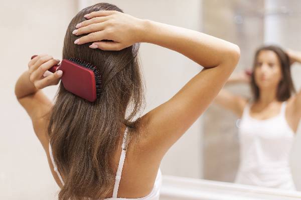 குளிர்காலத்தில் கூந்தலை பராமரிக்க சில எளிய வழிகள்! எதையெல்லாம் செய்யவே கூடாது? | How To Protect Your Hair During Winters குளிர்காலத்தில் கூந்தலை பராமரிக்க சில எளிய வழிகள்! எதையெல்லாம் செய்யவே கூடாது? | How To Protect Your Hair During Winters