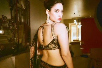 சேலையில் தமன்னாவின் கிளாமர் போட்டோஷூட்