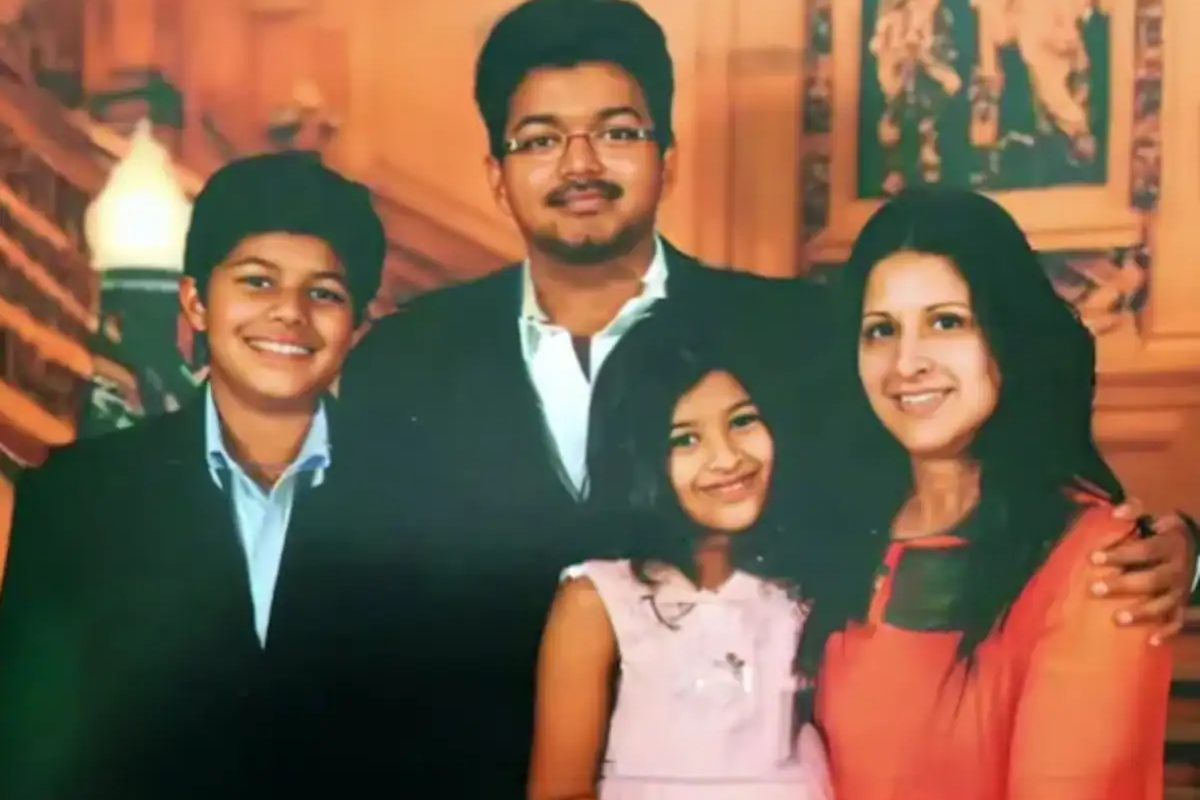 விஜய் தாய் முயற்ச்சியால் ஒன்று சேர்ந்த விஜய் சங்கீதா! குஷியில் தவெக | Chief Minister Vijay Sangeetha In The Same House விஜய் தாய் முயற்ச்சியால் ஒன்று சேர்ந்த விஜய் சங்கீதா! குஷியில் தவெக | Chief Minister Vijay Sangeetha In The Same House