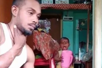 சாப்பிடும் போது விக்கி துடித்த அப்பா... ஓடி வந்து உதவிய குட்டி தேவதை! கொள்ளை அழகுடன் கொடுத்த ஒன்றை ரியக்சன்!