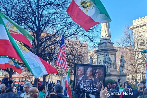 அமெரிக்க தாக்குதலில் காமெனி கொல்லப்பட்டால்.. ஈரானை வழிநடத்த அடுத்த தலைவர் நியமனம் | Iran Ali Khamenei Picked Ali Larijani As Successor