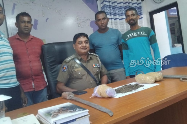 முல்லைத்தீவு - புதுக்குடியிருப்பு பகுதியில் இளைஞர் கைது | Young Man Was Arrested With Swords In Mullaitivu