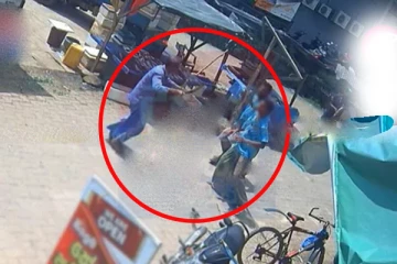 நடுவீதியில் அரங்கேறிய பயங்கரம்; மக்கள் அதிர்ச்சி