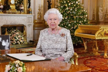 ලොවක් පාලනය කල ආධිපතිනියකගේ ජිවිතයේ ඔබ නොදත් දෑ මෙන්න..(PHOTOS)