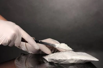 வெளிநாடொன்றில் போதைப்பொருள் கடத்திய 400 பேரை அதிரடி கைது செய்த பொலிஸார்!