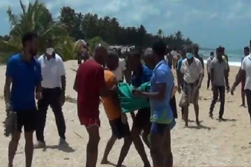 பெற்றோருடன் கடலுக்கு சென்ற சிறுமிக்கு நேர்ந்த சோகம்!