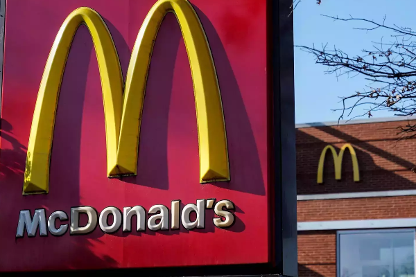 சூடான சிக்கினால் 8 லட்சம் டாலர் இழப்பீடு செலுத்தும் மெக்டொனால்டு | Mcdonald 8 Lakh Dollars Compensation Hot Chiken