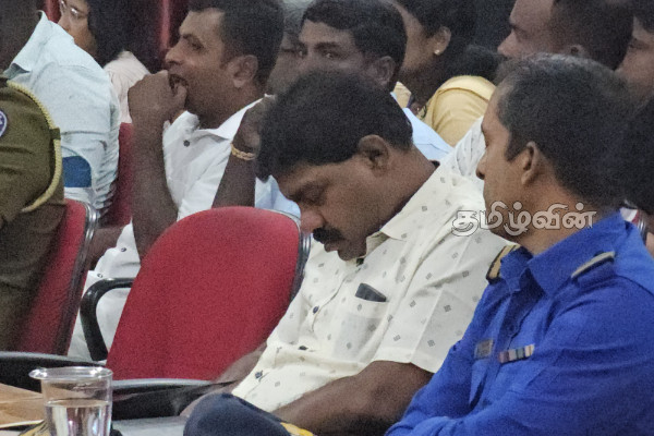 காரைநகர் பிரதேச அபிவிருத்தி ஒருங்கிணைப்பு குழு கூட்டத்தில் உறங்கிய அதிகாரி | Officer Fall Asleep Karainagar Committee Meeting