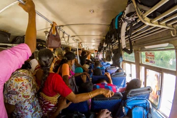 பேருந்துக்குள் பெண்ணுக்கு அரங்கேறிய சம்பவம்; கணவன் செய்த செயல்