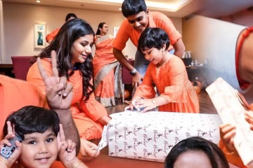 நடிகை ஆல்யா மானசா மற்றும் சன்ஜீவ் மகள் Birthday Gifts Unboxing