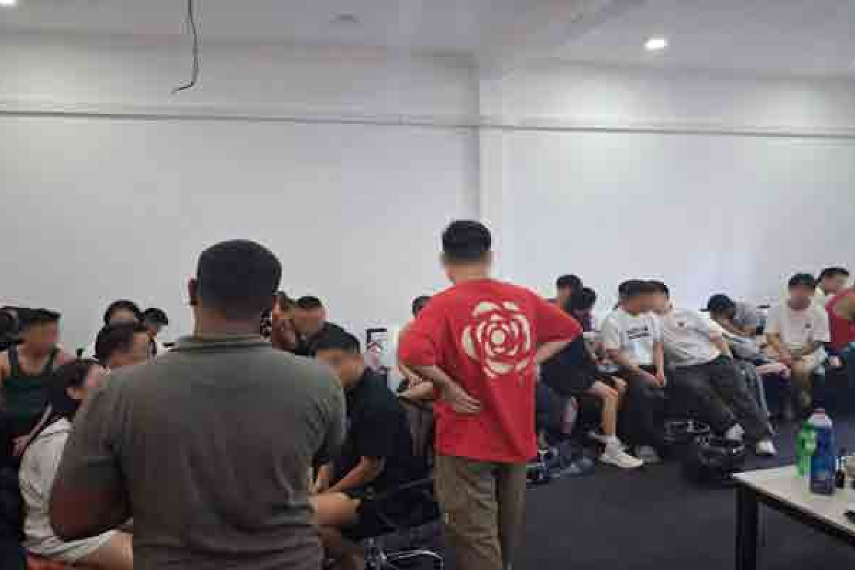 நாட்டில் சட்ட விரோதமாக தங்கியிருந்த 50 பேர் கைது | 50 Foreign Nationals Illegally Residing Arrested