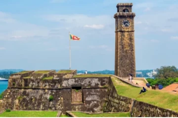 காலி கோட்டையிலிருந்து தவறி விழுந்த பல்கலை மாணவன் ; இறுதியில் நேர்ந்த அசம்பாவிதம்