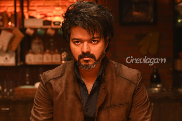 நடிகர் சூர்யாவுடன் நடிகர் விஜய்யின் ரீல் மகள் எடுத்த புகைப்படம்.. இதோ பாருங்க | Leo Movie Vijay Daughter Iyal With Actor Suriya