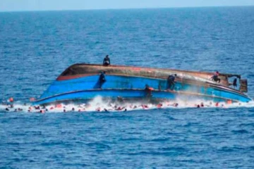 நடுகடலில் கவிழ்ந்த திருமண கோஷ்டி படகு! 21 பேர் பரிதாபமாக உயிரிழப்பு