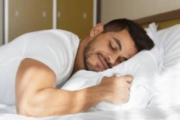 தினமும் 9 மணிநேரம் தூங்கினால் ரூ.1 லட்சம் சம்பளம்