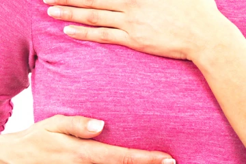 மார்பகத்தின் கீழ் இருக்கும் தடிப்புகள் போக்கனுமா? இதோ சூப்பர் டிப்ஸ்!